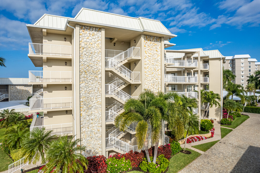 The Breakers in Naples, FL - Building Photo