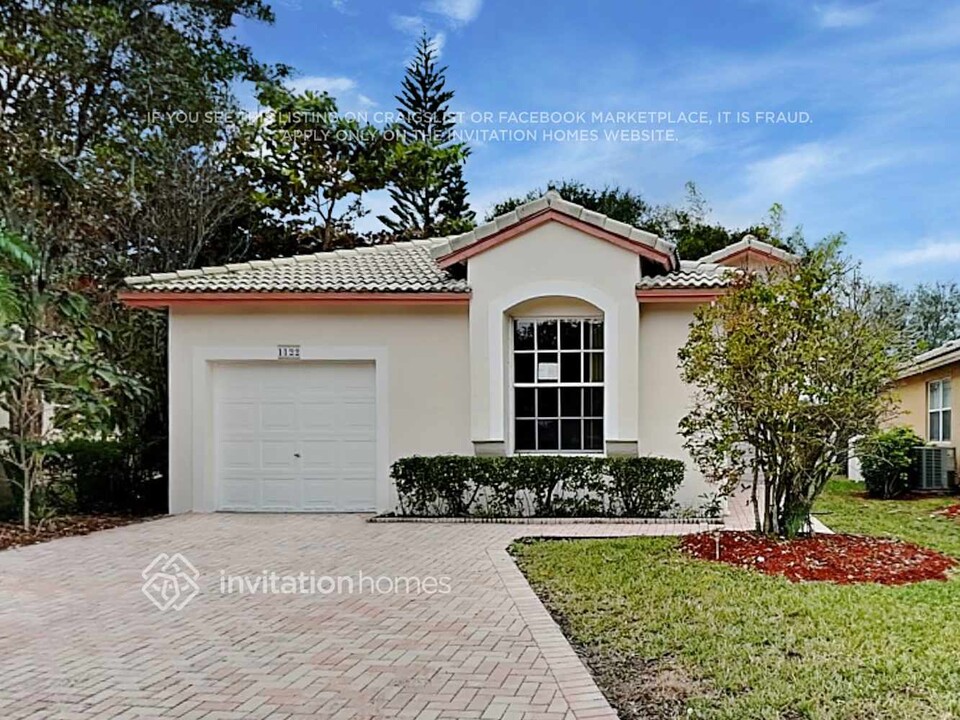 1122 NW 171st Terrace in Pembroke Pines, FL - Foto de edificio