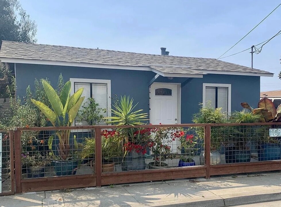 1697 San Lucas St in Seaside, CA - Building Photo