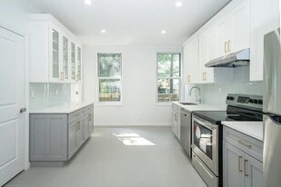 366 Metropolitan Ave, Unit 366 Metropolitan Ave in Brooklyn, NY - Building Photo