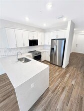 145 SW 170th Ave in Pembroke Pines, FL - Building Photo - Building Photo