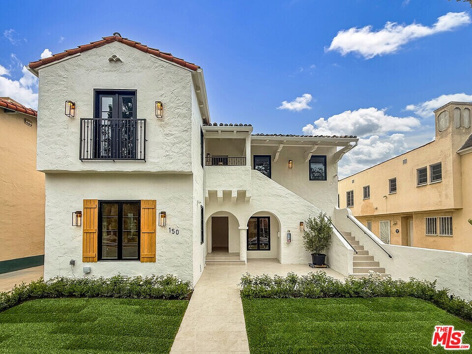 150 N Arnaz Dr in Beverly Hills, CA - Building Photo