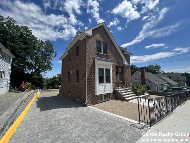 64 Langley Rd, Unit 64 in Boston, MA - Foto de edificio - Building Photo