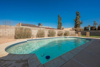 6284 Pinewood Ave in Las Vegas, NV - Building Photo - Building Photo
