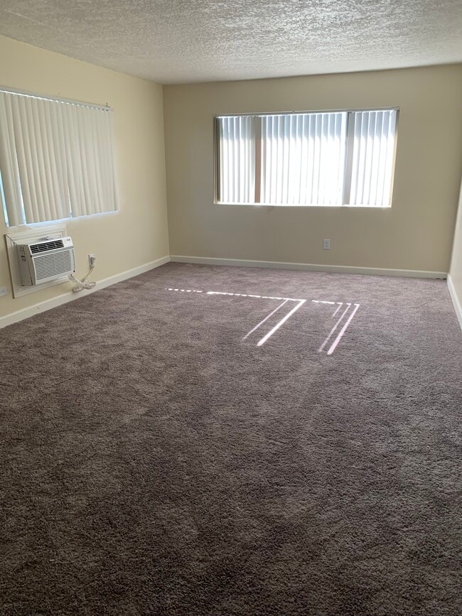 Executive Park Apartments in Buena Park, CA - Foto de edificio - Building Photo