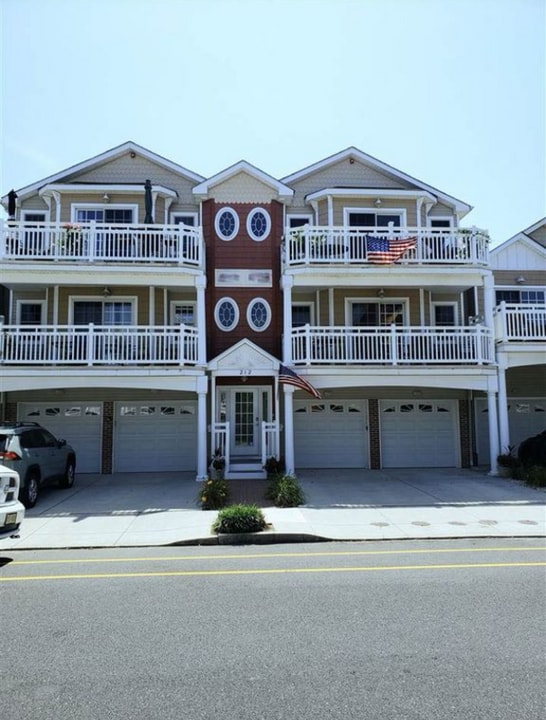 212 E Magnolia Ave in Wildwood, NJ - Building Photo