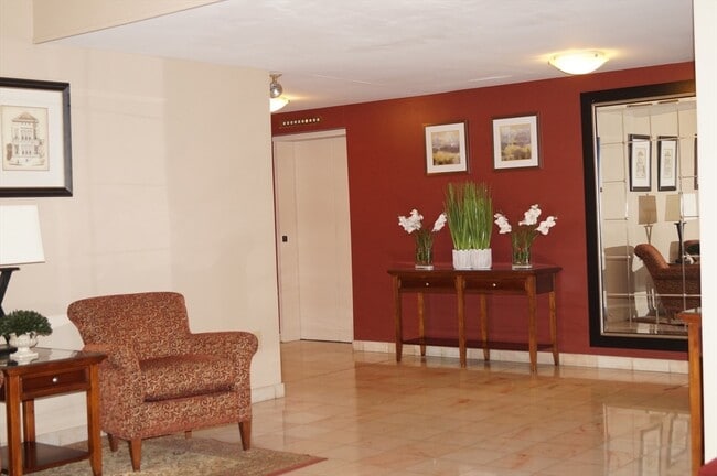 200 Ledgewood Dr in Stoneham, MA - Building Photo - Building Photo