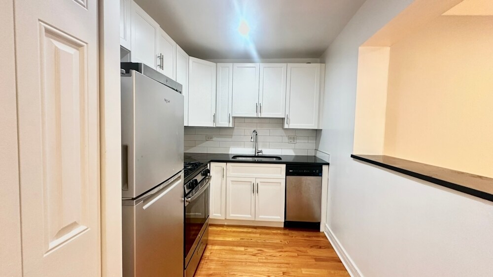 6957 N Sheridan Rd, Unit 317 in Chicago, IL - Building Photo