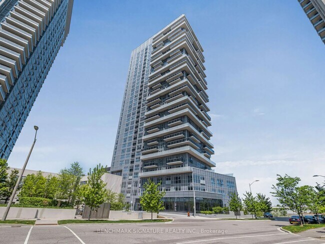 225 Village Green Sq in Toronto, ON - Building Photo - Building Photo