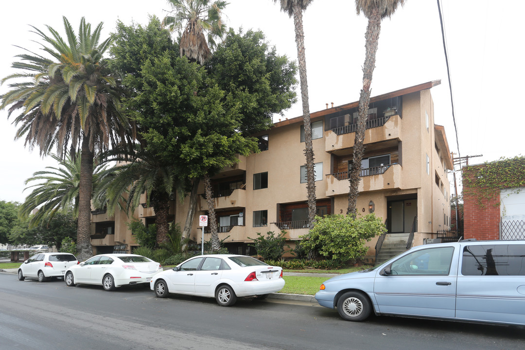 3750-3752 Glendon Ave in Los Angeles, CA - Building Photo