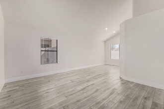 2721 E Dry Creek Rd in Phoenix, AZ - Building Photo - Building Photo