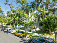 454 N Oakhurst Dr in Beverly Hills, CA - Foto de edificio - Building Photo