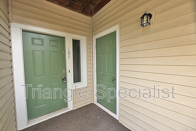 6020 Winterpointe Ln in Raleigh, NC - Building Photo - Building Photo