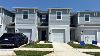 319 Sol Vis Dr in Dundee, FL - Building Photo