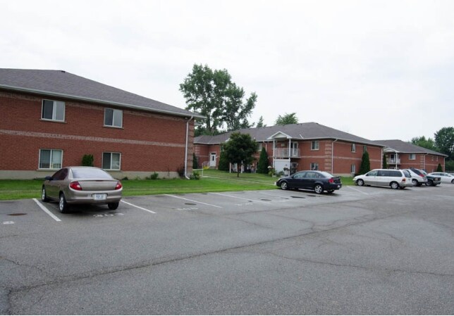 Wallaceburg Apartments in Chatham-Kent, ON - Building Photo