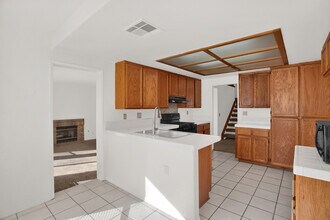 2561 Jeffery Cir in Hemet, CA - Building Photo - Building Photo