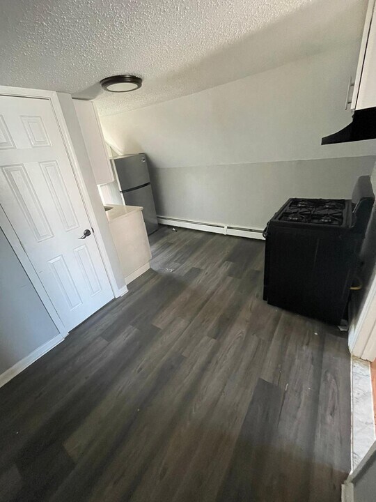 206 Peshine Ave, Unit 2 in Newark, NJ - Building Photo