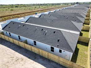 28 Hilltop S Ave in Edinburg, TX - Building Photo - Building Photo