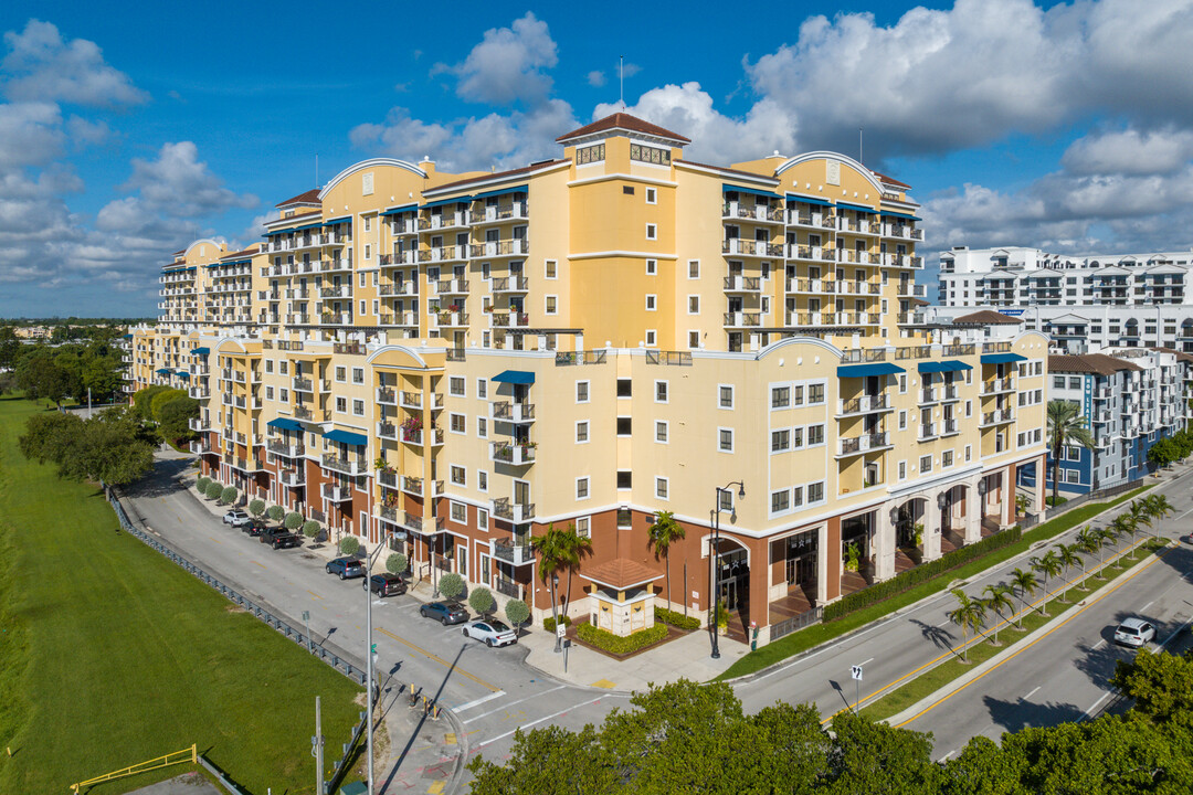 Colonnade at Dadeland in Miami, FL - Building Photo