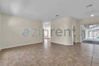 2012 Dumont Dr in Valrico, FL - Building Photo - Building Photo