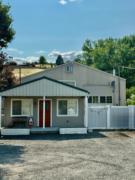 3040 Clemans Rd in Clarkston, WA - Foto de edificio