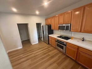 3739 Carmel View Rd in San Diego, CA - Foto de edificio - Building Photo