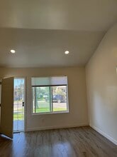 2820 Vineyard Ave in Los Angeles, CA - Foto de edificio - Building Photo