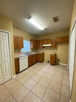 33 W 13th St in Apopka, FL - Building Photo