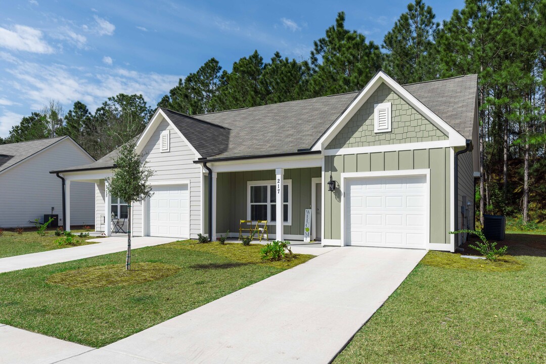 Covey Homes Fox Run in Brunswick, GA - Foto de edificio