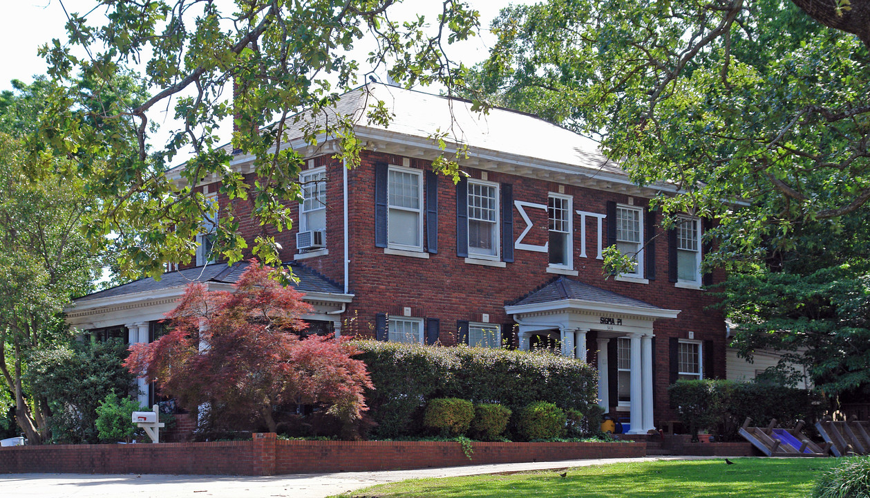 3414 Hillsborough St in Raleigh, NC - Building Photo