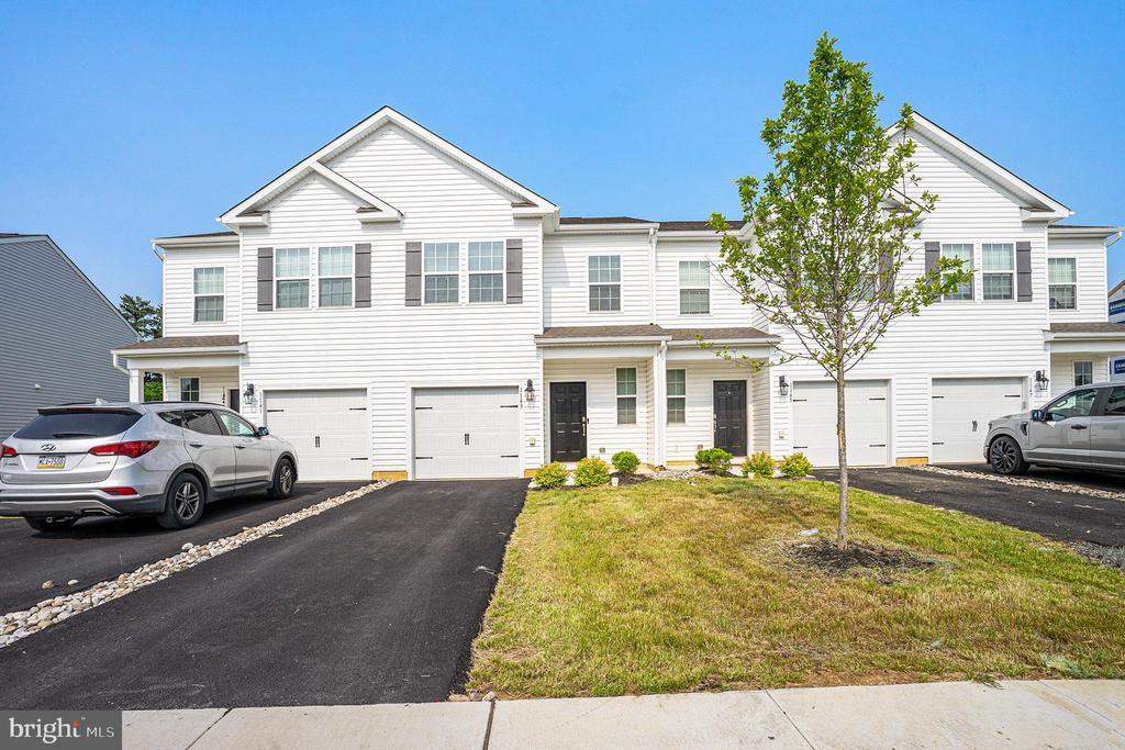 1143 Martin Rd in Breinigsville, PA - Foto de edificio