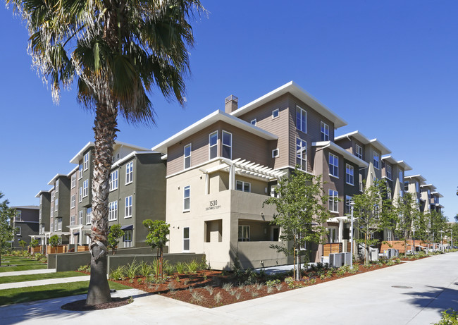 Fruitdale Station Apartments in San Jose, CA - Foto de edificio - Building Photo