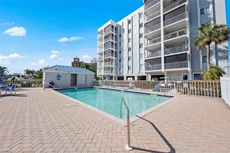 2885 Palm Beach Blvd, Unit A402 in Ft. Myers, FL - Building Photo - Building Photo