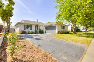 8051 Etiwanda Ave in Reseda, CA - Building Photo