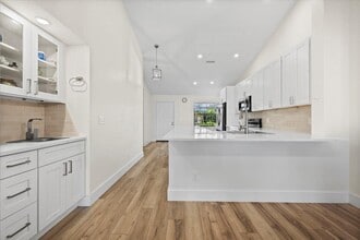 302 Pinecrest Cir in Jupiter, FL - Building Photo - Building Photo