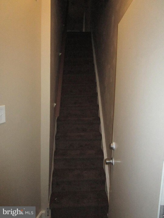 5607 Market St-Unit -2ND FL in Philadelphia, PA - Building Photo