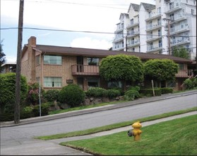 The Le Jene Apartments in Everett, WA - Building Photo - Building Photo