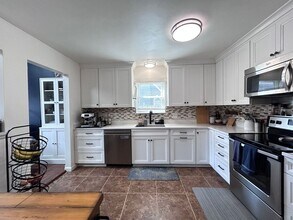 1836 Eastborne Dr in Virginia Beach, VA - Building Photo - Building Photo