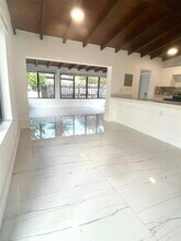 1776 NE 178th St in North Miami Beach, FL - Foto de edificio - Building Photo
