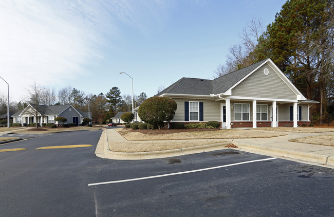 Holly Park Apartments in Raeford, NC - Building Photo - Building Photo