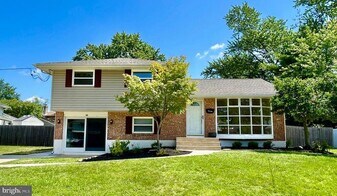 986 Sherbrook Cir in Somerdale, NJ - Building Photo