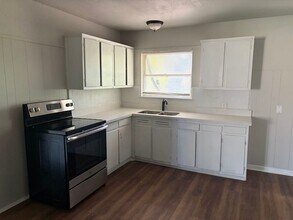 5782 Belcrest St in Houston, TX - Foto de edificio - Building Photo