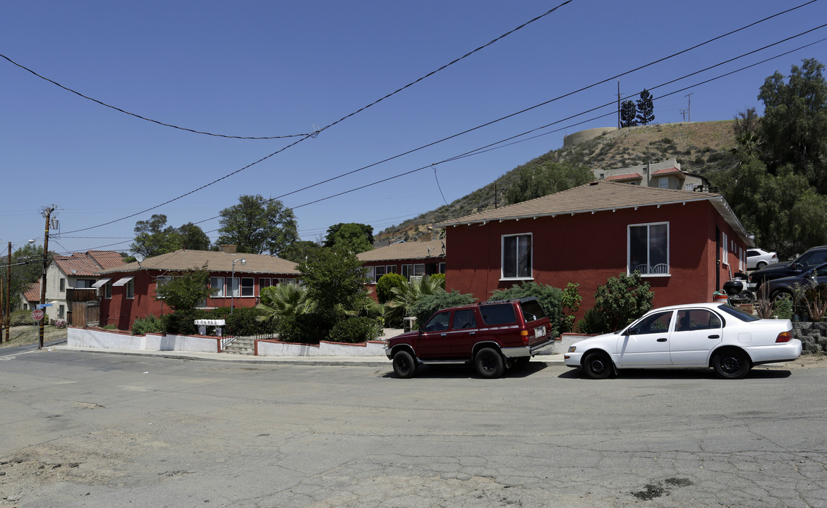 160 S Chestnut St in Lake Elsinore, CA - Building Photo