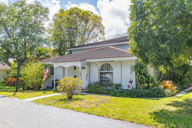 Camino Circle in Miami, FL - Building Photo - Building Photo