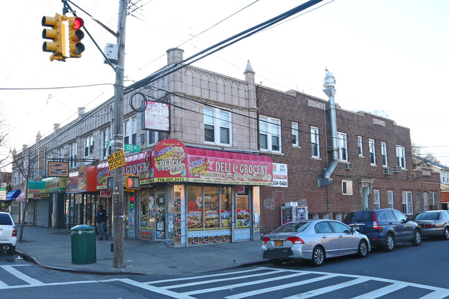 172-02-172-04 Linden Blvd in Jamaica, NY - Building Photo - Primary Photo