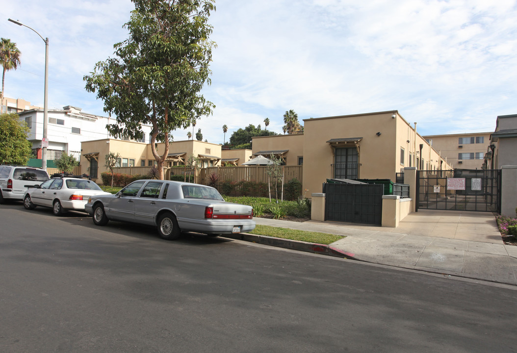 1554-1576 N Serrano Ave in Los Angeles, CA - Building Photo