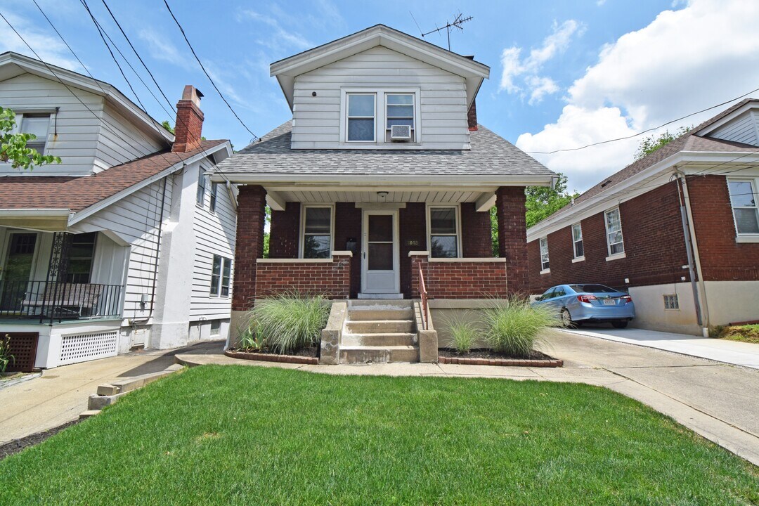 3048 Taylor Ave in Cincinnati, OH - Building Photo