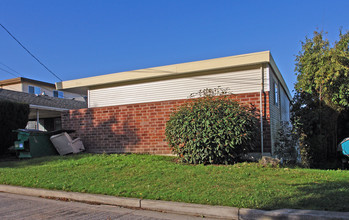 Back Nine Apartments in Seattle, WA - Building Photo - Building Photo