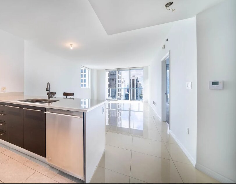 55 SE 6th St, Unit 4010 in Miami, FL - Building Photo