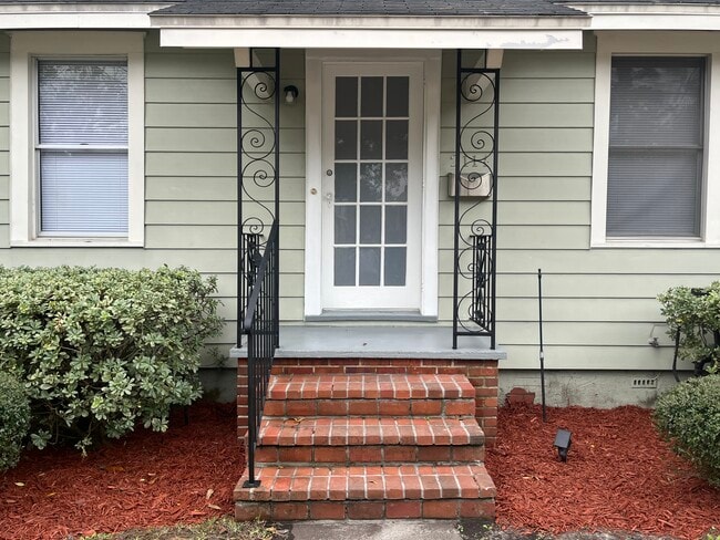 property at 2114 Arcadia Pl